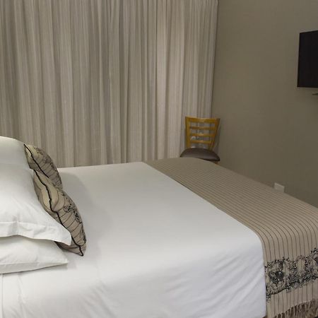 The Suburban Guest House Bloemfontein Zimmer foto
