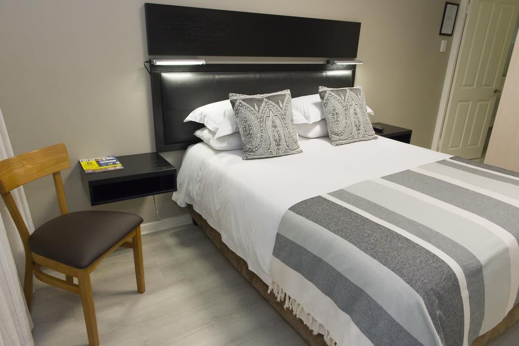The Suburban Guest House Bloemfontein Zimmer foto