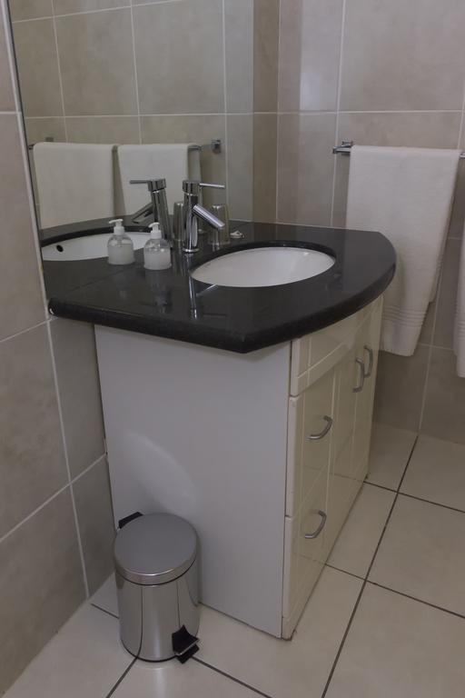 The Suburban Guest House Bloemfontein Zimmer foto