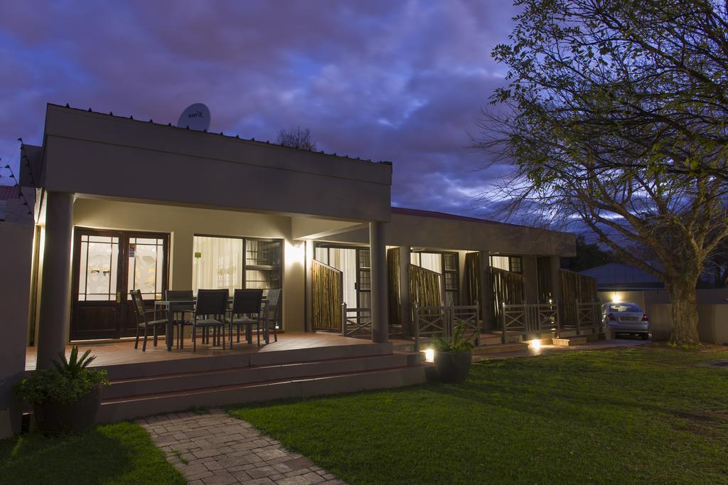 The Suburban Guest House Bloemfontein Exterior foto
